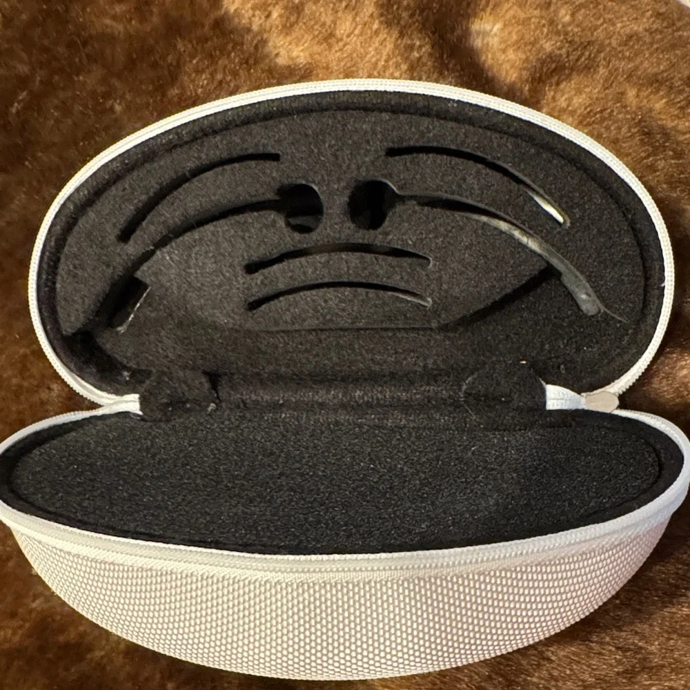 Oakley Textured White Hard Case for Sunglasses - EUC
